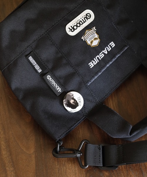 OUTDOOR PRODUCTS(アウトドアプロダクツ)の「僕のヒーローアカデミア×OUTDOOR PRODUCTS 缶バッチ付きトートショルダー(トートバッグ・メンズ・スカイブルー/ブラック/ターコイズブルー/グレー/オレンジ・フリー)」の2枚目の写真
