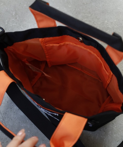 OUTDOOR PRODUCTS(アウトドアプロダクツ)の「僕のヒーローアカデミア×OUTDOOR PRODUCTS 缶バッチ付きトートショルダー(トートバッグ・メンズ・スカイブルー/ブラック/ターコイズブルー/グレー/オレンジ・フリー)」の18枚目の写真