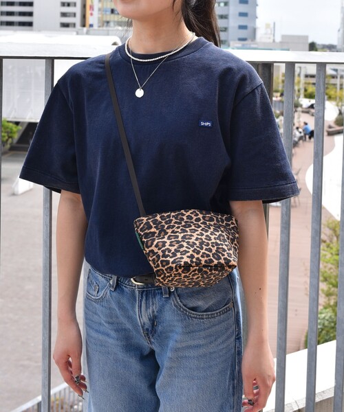 SHIPS(シップス)の「【WEB限定】SHIPS: マイクロ ワッペン フェード Tシャツ(Tシャツ/カットソー・メンズ・チャコールグレー/ブラック/オフホワイト/ネイビー/ブルー・X-LARGE/LARGE/MEDIUM/SMALL)」の4枚目の写真