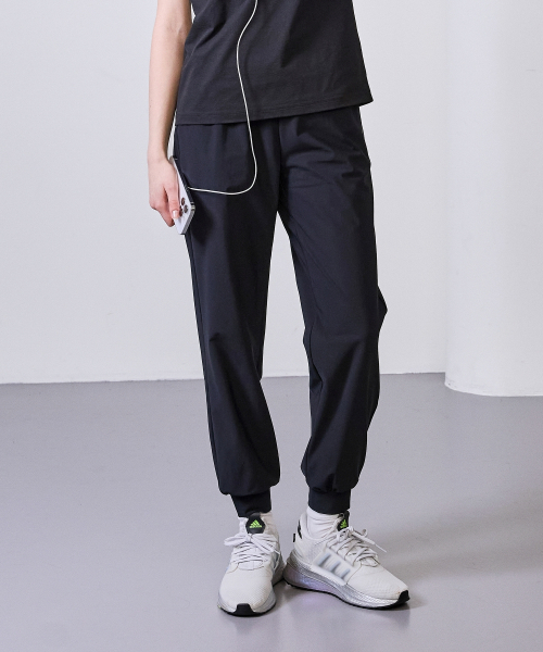 BASIC HOUSE(ベーシックハウス)の「レディース スーパー ストレッチ スパン バンディング ジョガーパンツ ブラック(スウェットパンツ・レディース・ブラック・26inch/28inch/30inch/32inch)」の4枚目の写真