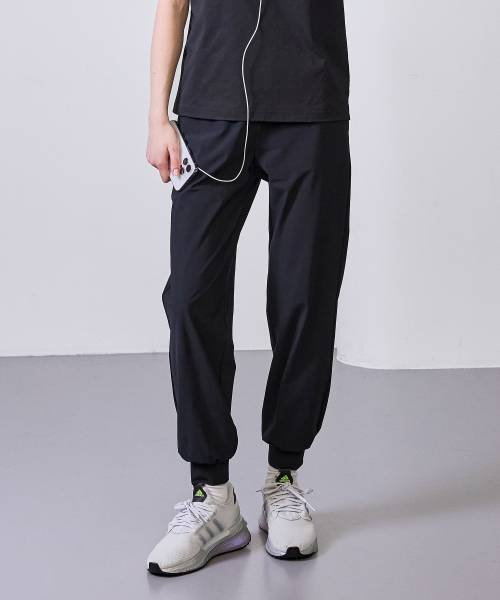 BASIC HOUSE(ベーシックハウス)の「レディース スーパー ストレッチ スパン バンディング ジョガーパンツ ブラック(スウェットパンツ・レディース・ブラック・26inch/28inch/30inch/32inch)」の5枚目の写真