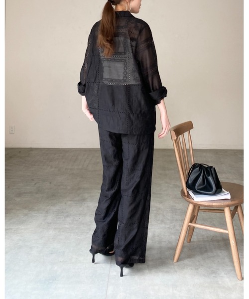 She's Closet(シーズクローゼット)の「花柄 パッチワーク風 刺繍レース 長袖 テーラード シアー シャツ ジャケット(テーラードジャケット・レディース・ブラック/オフホワイト・FREE)」の21枚目の写真
