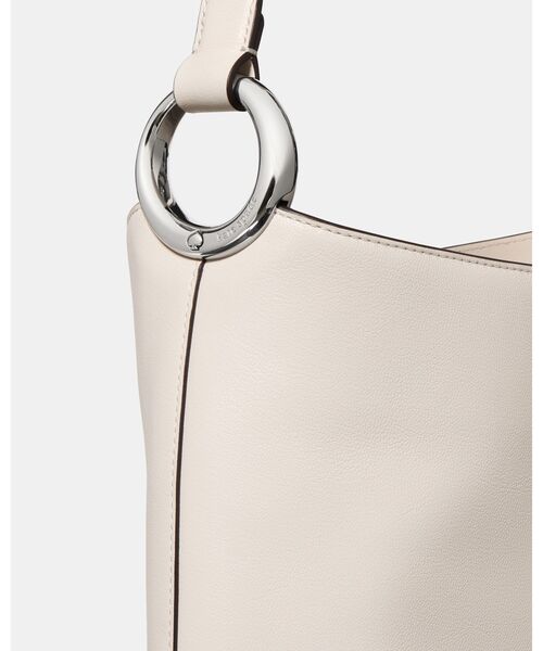kate spade new york（ケイトスペード ニューヨーク）の「ヘイロー バケット バッグ（ショルダーバッグ・レディース・ベージュ・ONESIZE）」の5枚目の写真