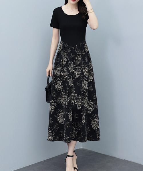 LUCPY(ラクピー)の「ボタニカル切替フレアロングワンピース(ワンピース・レディース・ブラック・XX-LARGE/X-LARGE/LARGE/MEDIUM)」の2枚目の写真