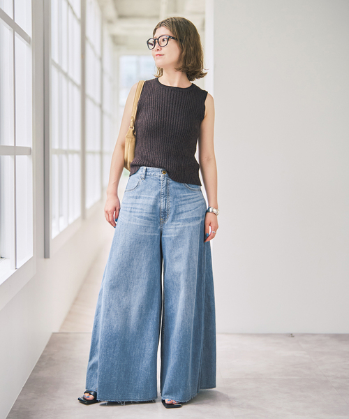 Spick & Span(スピックアンドスパン)の「5 1/2 8oz FLARE-LINE DEIM(デニムパンツ・レディース・サックスブルー/ホワイト・27/28)」の4枚目の写真