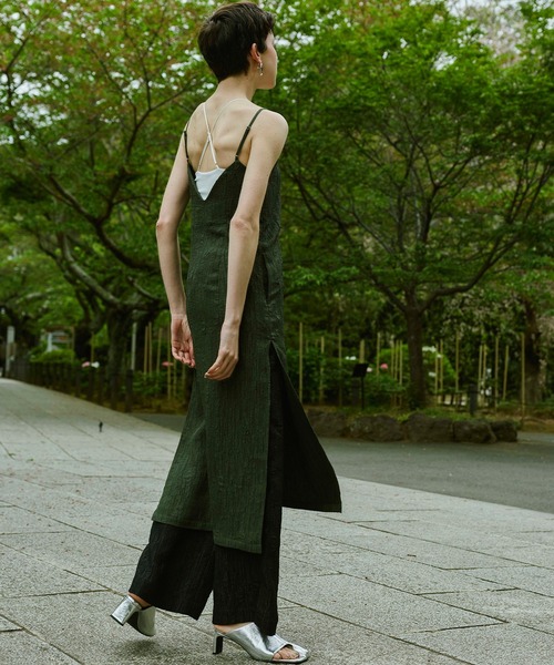 OMMO（オーエムエムオー）の「WASHER LONG CAMI TOP（キャミソール・レディース・ブラック/カーキ/ベージュ・36/38）」の6枚目の写真