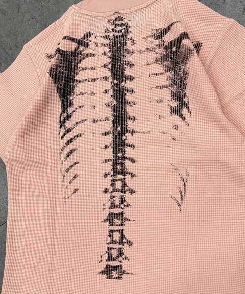 ATMARK(アットマーク)の「《2サイズ展開 / UNISEX 》ATMARK ボーンサーマル半袖Tシャツ 骨(Tシャツ/カットソー・メンズ・ピンク/ブラック・L/M)」の6枚目の写真