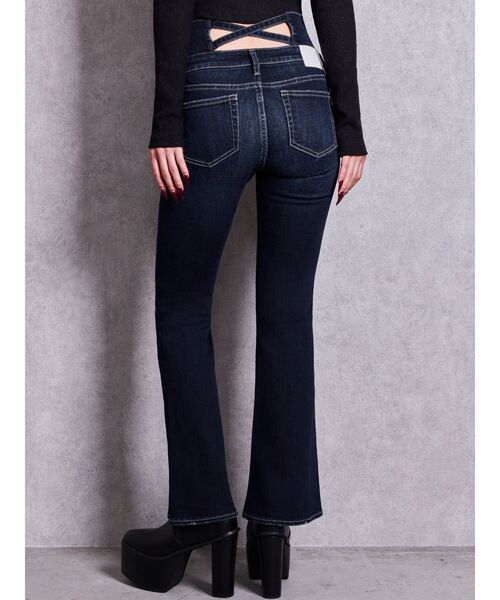 GYDA(ジェイダ)の「ハイウエストBACKクロスダメージフレアデニムパンツ(デニムパンツ・レディース・ライトブルー/インディゴブルー/ブラック・MEDIUM/X-SMALL/SMALL)」の4枚目の写真