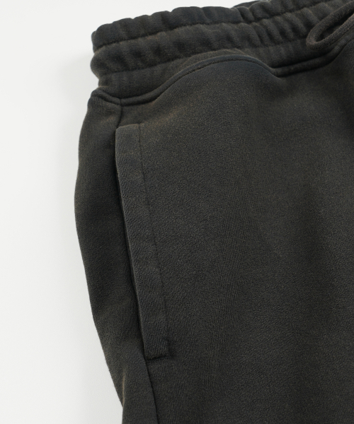 FRIZMWORKS（フリズムワークス）の「WASHED CARPENTER SWEAT SHORTS _ BLACK BROWN（その他パンツ・メンズ・その他・SMALL/MEDIUM/LARGE/X-LARGE）」の4枚目の写真