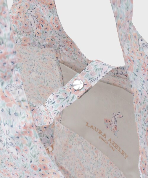 LAURA ASHLEY(ローラアシュレイ)の「【撥水・防水加工】ラックリー メドウ柄 レインパッカブルトートバッグ(エコバッグ/サブバッグ・レディース・イエロー系その他2/ライトパープル/ターコイズブルー系9・00)」の13枚目の写真