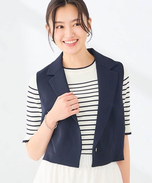 a.v.v(アーヴェヴェ)の「【洗える】クロップド丈テーラードジレ(ベスト・レディース・ベージュ/ネイビー・39)」の1枚目の写真