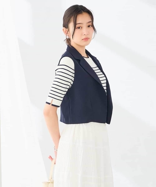 a.v.v(アーヴェヴェ)の「【洗える】クロップド丈テーラードジレ(ベスト・レディース・ベージュ/ネイビー・39)」の4枚目の写真