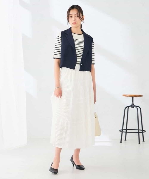 a.v.v(アーヴェヴェ)の「【洗える】クロップド丈テーラードジレ(ベスト・レディース・ベージュ/ネイビー・39)」の6枚目の写真