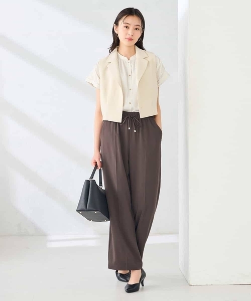 a.v.v(アーヴェヴェ)の「【洗える】クロップド丈テーラードジレ(ベスト・レディース・ベージュ/ネイビー・39)」の16枚目の写真