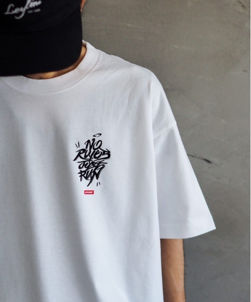 Leyline(レイライン)の「【Leyline】Adjuster graphic tee / 裾ドローコード ビッグシルエットTシャツ(Tシャツ/カットソー・メンズ・ホワイト・MEDIUM)」の4枚目の写真