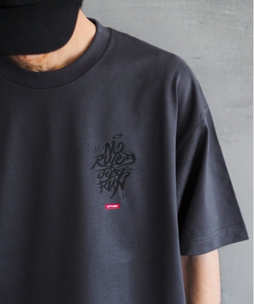 Leyline(レイライン)の「【Leyline】Adjuster graphic tee / 裾ドローコード ビッグシルエットTシャツ(Tシャツ/カットソー・メンズ・ホワイト・MEDIUM)」の6枚目の写真