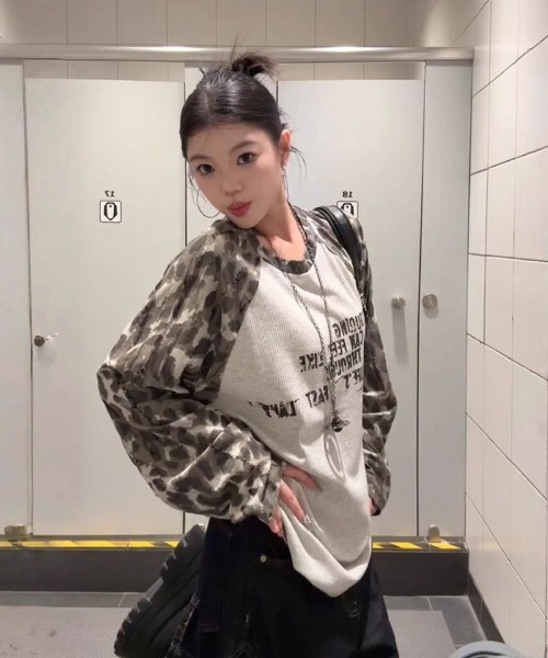 Ritzy(リッツィー)の「レオパード柄 英字プリントラグランロング T シャツ(Tシャツ/カットソー・レディース・グレー・M)」の1枚目の写真