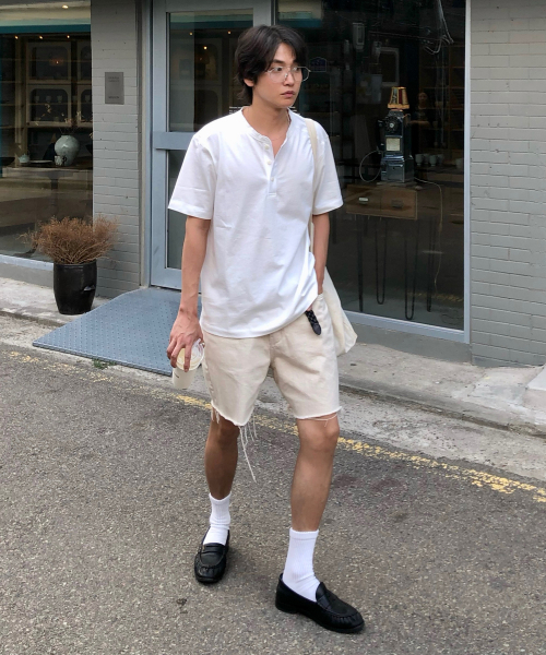 MINDBRIDGE（マインドブリッジ）の「3ボタンヘンリーネックオーバーサイズ半袖Tシャツ - 2カラー（Tシャツ/カットソー・メンズ・グレー/オフホワイト・100/95/105）」の9枚目の写真