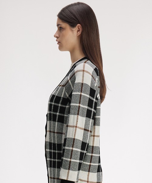 FRED PERRY(フレッドペリー)の「Boucle Tartan Cardigan/ブークレタータンチェックカーディガン(カーディガン/ボレロ・レディース・ベージュ・10)」の5枚目の写真