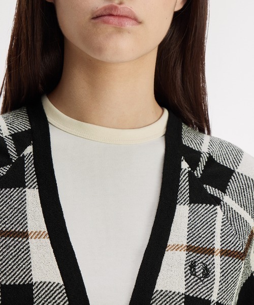 FRED PERRY(フレッドペリー)の「Boucle Tartan Cardigan/ブークレタータンチェックカーディガン(カーディガン/ボレロ・レディース・ベージュ・10)」の3枚目の写真