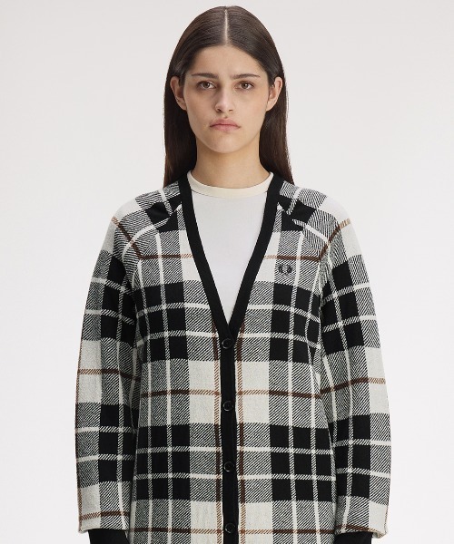 FRED PERRY(フレッドペリー)の「Boucle Tartan Cardigan/ブークレタータンチェックカーディガン(カーディガン/ボレロ・レディース・ベージュ・10)」の4枚目の写真