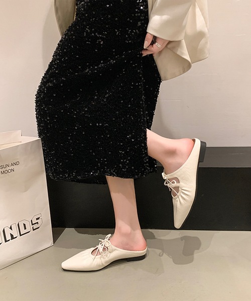 Lace Ladies（レースレディース）の「ダブルリボン ポインテッドトゥ レザー調 ミュール パンプス（サンダル・レディース・シルバー/アイボリー・23.5cm/24cm/24.5cm/25cm/22.5cm/23cm）」の4枚目の写真