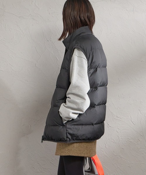 FRED PERRY（フレッドペリー）の「【WEB先行予約】[FRED PERRY/フレッドペリー] ワンポイントロゴ刺繍 インサレート 中綿ベスト（ベスト・レディース・ブラック・L/M）」の6枚目の写真