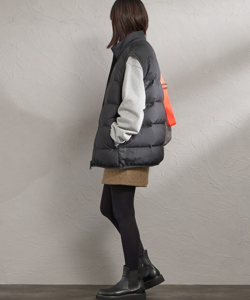 FRED PERRY（フレッドペリー）の「【WEB先行予約】[FRED PERRY/フレッドペリー] ワンポイントロゴ刺繍 インサレート 中綿ベスト（ベスト・レディース・ブラック・L/M）」の9枚目の写真
