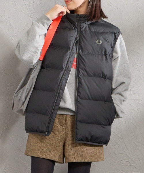 FRED PERRY（フレッドペリー）の「【WEB先行予約】[FRED PERRY/フレッドペリー] ワンポイントロゴ刺繍 インサレート 中綿ベスト（ベスト・レディース・ブラック・L/M）」の11枚目の写真