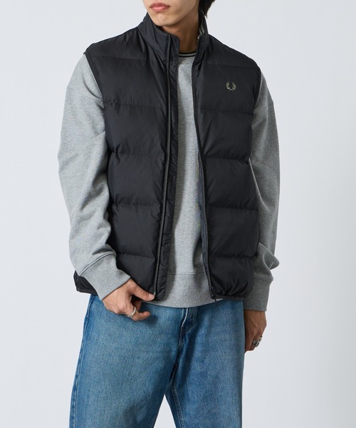 FRED PERRY（フレッドペリー）の「【WEB先行予約】[FRED PERRY/フレッドペリー] ワンポイントロゴ刺繍 インサレート 中綿ベスト（ベスト・レディース・ブラック・L/M）」の15枚目の写真