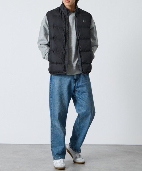 FRED PERRY（フレッドペリー）の「【WEB先行予約】[FRED PERRY/フレッドペリー] ワンポイントロゴ刺繍 インサレート 中綿ベスト（ベスト・レディース・ブラック・L/M）」の4枚目の写真