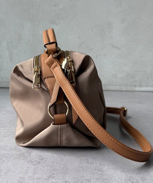 DouDou(ドゥドゥ)の「【WEB限定】ダブルファスナー2WAYナイロンバッグ(ショルダーバッグ・レディース・グレイッシュベージュ/ブラック・FREE)」の15枚目の写真
