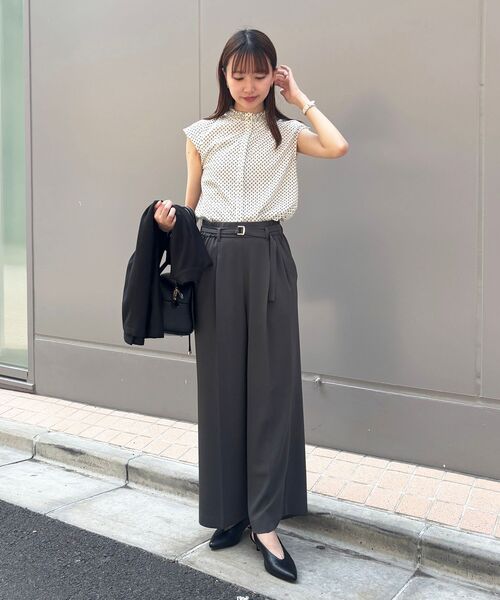 le.coeur blanc（ルクールブラン）の「【接触冷感・速乾】ハイストレッチカルゼベルテッドパンツ（その他パンツ・レディース・ライトグレー/チャコールグレー・38）」の21枚目の写真
