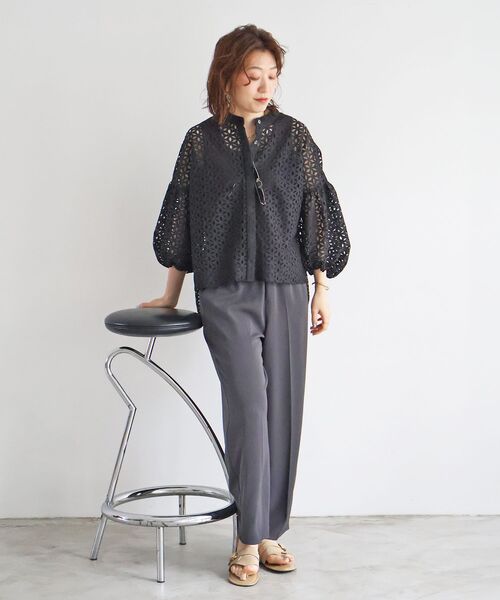 le.coeur blanc（ルクールブラン）の「【接触冷感・速乾】ハイストレッチカルゼベルテッドパンツ（その他パンツ・レディース・ライトグレー/チャコールグレー・38）」の17枚目の写真