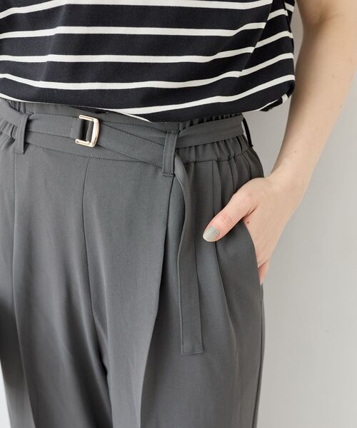 le.coeur blanc（ルクールブラン）の「【接触冷感・速乾】ハイストレッチカルゼベルテッドパンツ（その他パンツ・レディース・ライトグレー/チャコールグレー・38）」の14枚目の写真
