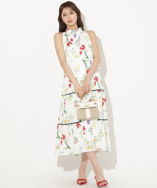 AND COUTURE（アンドクチュール）の「ブーケフラワーホルターネックワンピース（ワンピース・レディース・グリーン系その他/ブラック系その他/ホワイト系その他・FREE）」の4枚目の写真