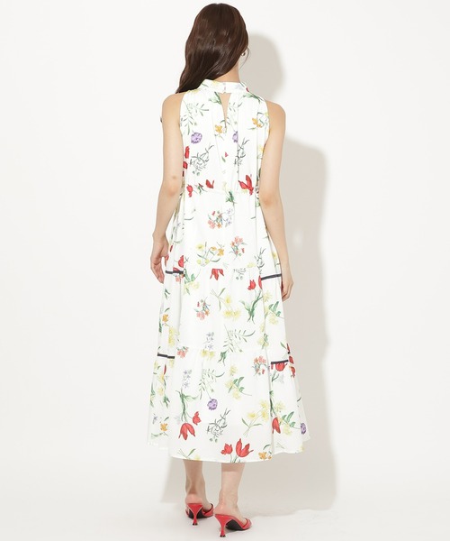 AND COUTURE（アンドクチュール）の「ブーケフラワーホルターネックワンピース（ワンピース・レディース・グリーン系その他/ブラック系その他/ホワイト系その他・FREE）」の6枚目の写真