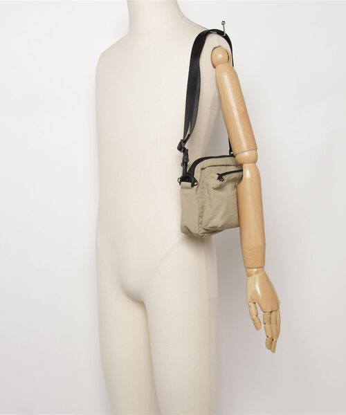 MAISON mou(メゾンムー)の「【SiiLo/シーロ】CRUMPLE ショルダーバッグ(ショルダーバッグ・レディース・ブラック/パープル/ダークグレー/ベージュ・FREE)」の8枚目の写真