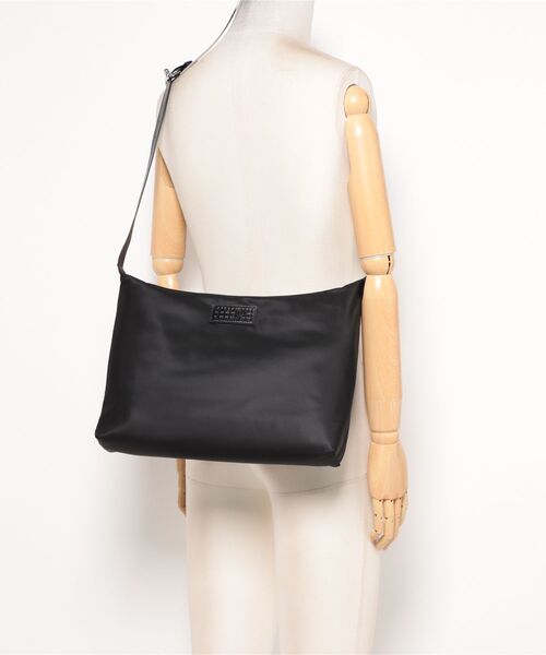 MM6 Maison Margiela(エムエムシックス メゾン マルジェラ)の「MM6 FOLDED J SHOULDER BAG(ショルダーバッグ・レディース・ブラック・FREE)」の5枚目の写真