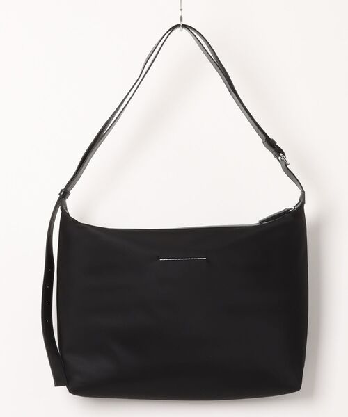 MM6 Maison Margiela(エムエムシックス メゾン マルジェラ)の「MM6 FOLDED J SHOULDER BAG(ショルダーバッグ・レディース・ブラック・FREE)」の1枚目の写真