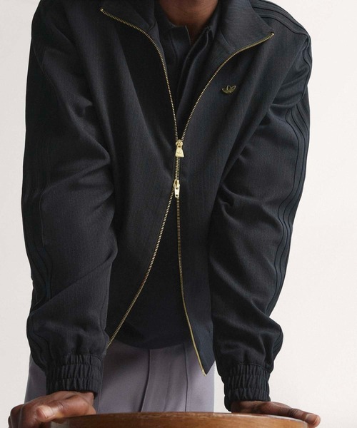 adidas(アディダス)の「ファイヤーバード ルーズ ピンストライプ トラックトップ / ジャージ / トラックジャケット / アディダスオリジナルス adidas Originals(ジャージ・メンズ・ブラック・XX-LARGE/LARGE/3XL/X-LARGE/X-SMALL/SMALL/MEDIUM)」の4枚目の写真