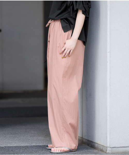 IENA（イエナ）の「《接触冷感/UVカット》マットツイルイージーパンツ（その他パンツ・レディース・ブラック/ピンク/ベージュ・38/36）」の11枚目の写真