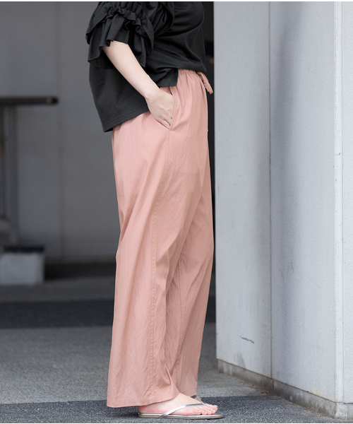 IENA（イエナ）の「《接触冷感/UVカット》マットツイルイージーパンツ（その他パンツ・レディース・ブラック/ピンク/ベージュ・38/36）」の13枚目の写真