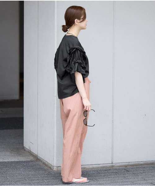 IENA（イエナ）の「《接触冷感/UVカット》マットツイルイージーパンツ（その他パンツ・レディース・ブラック/ピンク/ベージュ・38/36）」の16枚目の写真