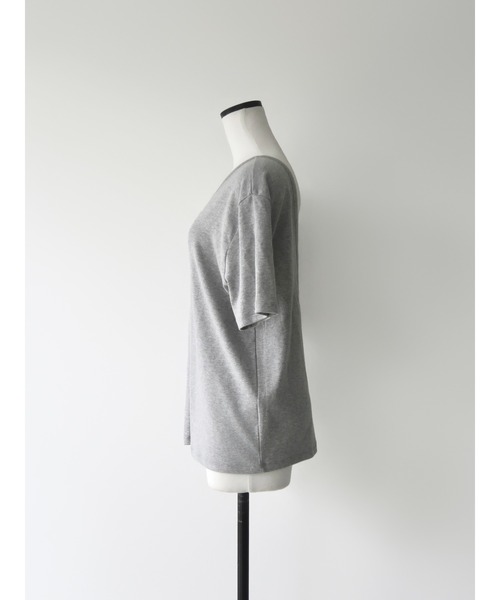 NOWNS(ナウンス)の「Elise | Back open tee(Tシャツ/カットソー・レディース・アイボリー/ブラック/グレー・FREE)」の12枚目の写真