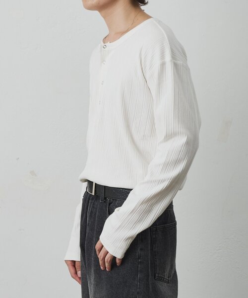 COLONY 2139(コロニートゥーワンスリーナイン)の「テレコリブヘンリーネック(Tシャツ/カットソー・メンズ・ブラウン/ホワイト/ブラック・MEDIUM/LARGE)」の5枚目の写真