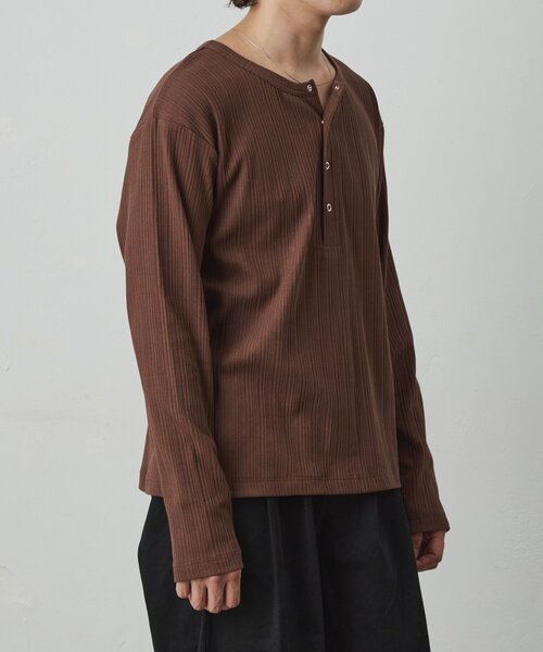 COLONY 2139(コロニートゥーワンスリーナイン)の「テレコリブヘンリーネック(Tシャツ/カットソー・メンズ・ブラウン/ホワイト/ブラック・MEDIUM/LARGE)」の21枚目の写真