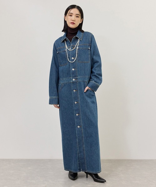 ADAM ET ROPE'(アダムエロペ)の「【WEB限定】デニムシャツロングワンピース(シャツワンピース・レディース・ブラック/ブルー・36/38)」の1枚目の写真