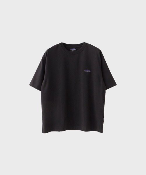 THOUSAND MILE(サウザンドマイル)の「THOUSAND MILE/ SHORT SLEEVE PRINT T-SHIRT VERTICAL LOGO / TM261TC00470 秋服 冬服(Tシャツ/カットソー・メンズ・ブラック・XS)」の1枚目の写真