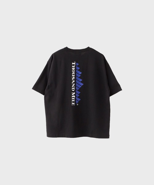 THOUSAND MILE(サウザンドマイル)の「THOUSAND MILE/ SHORT SLEEVE PRINT T-SHIRT VERTICAL LOGO / TM261TC00470 秋服 冬服(Tシャツ/カットソー・メンズ・ブラック・XS)」の2枚目の写真